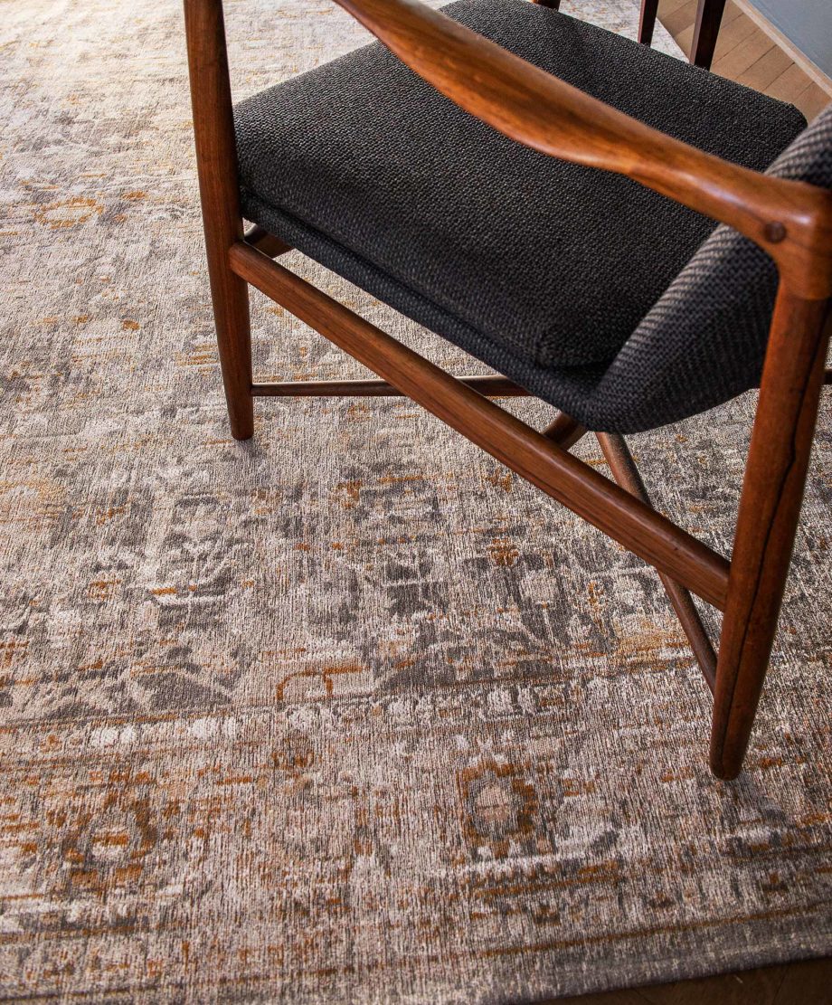 tapijt Louis De Poortere LX 8884 Antiquarian Ushak Suleiman Grey interior 2